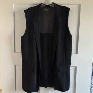 ASTR Women's Black Sleeveless Jacket